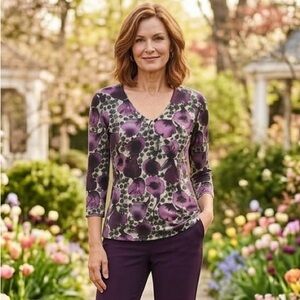 JONDEN Floral Print V-Neck Top in Lavender and Cream